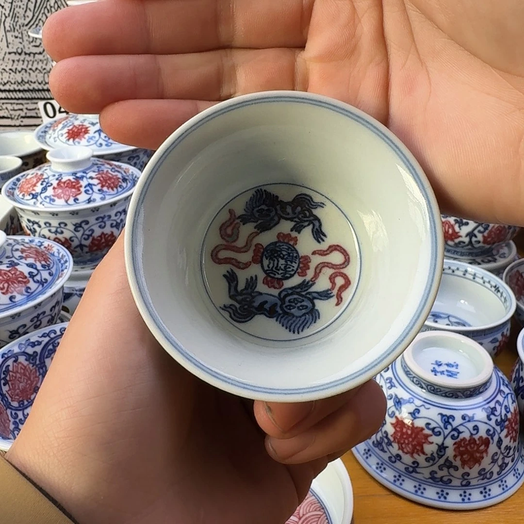 当代釉里红马蹄盖碗