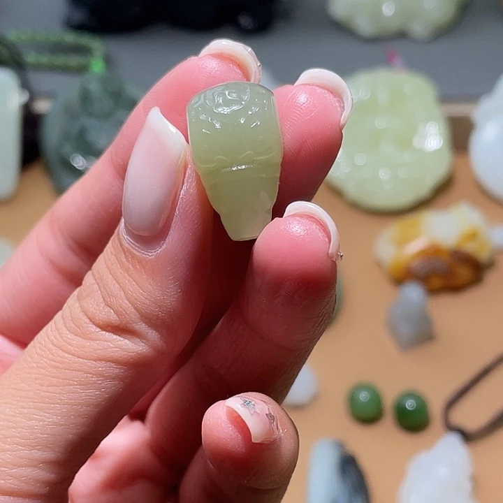 和田玉18K金镶嵌颈饰