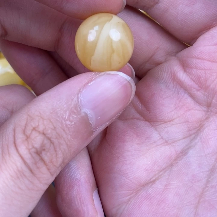 未镶嵌琥珀裸石微瑕35