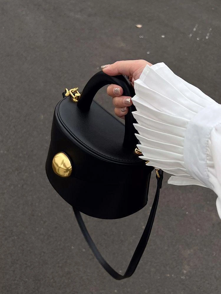 复古风防盗网红锁扣水桶包法式斜挎包夏季韩版休闲小包包女士气质