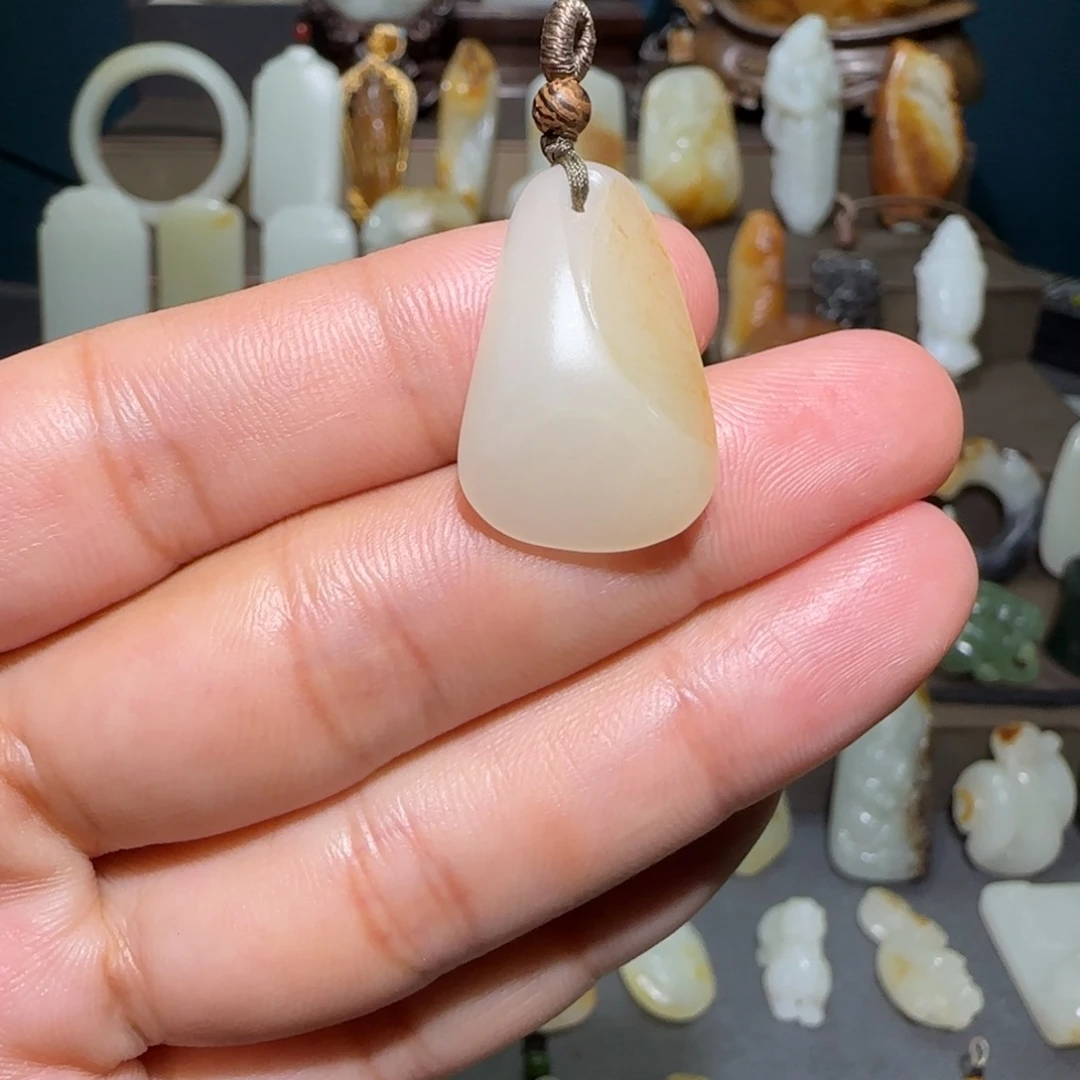 和田玉未镶嵌车挂