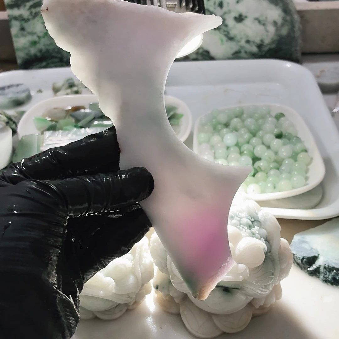 翡翠未镶嵌颈饰边角料