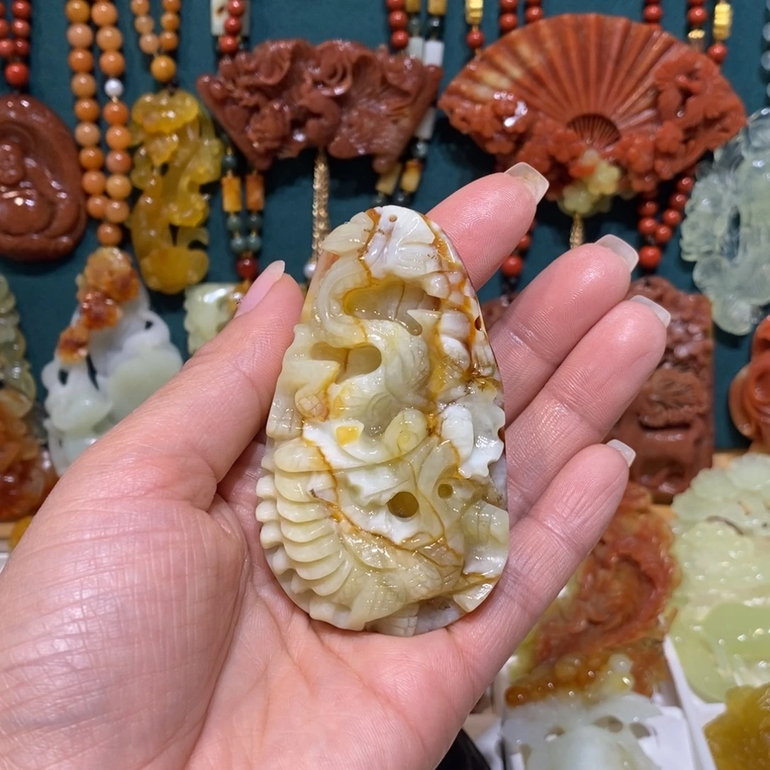 蛇纹石玉未镶嵌颈饰