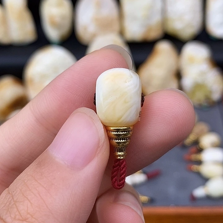 未镶嵌琥珀裸石10三通b55