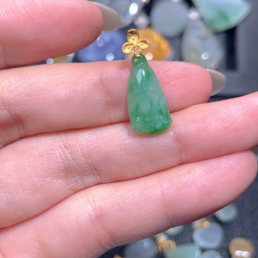 颈饰18K金镶嵌翡翠翡翠