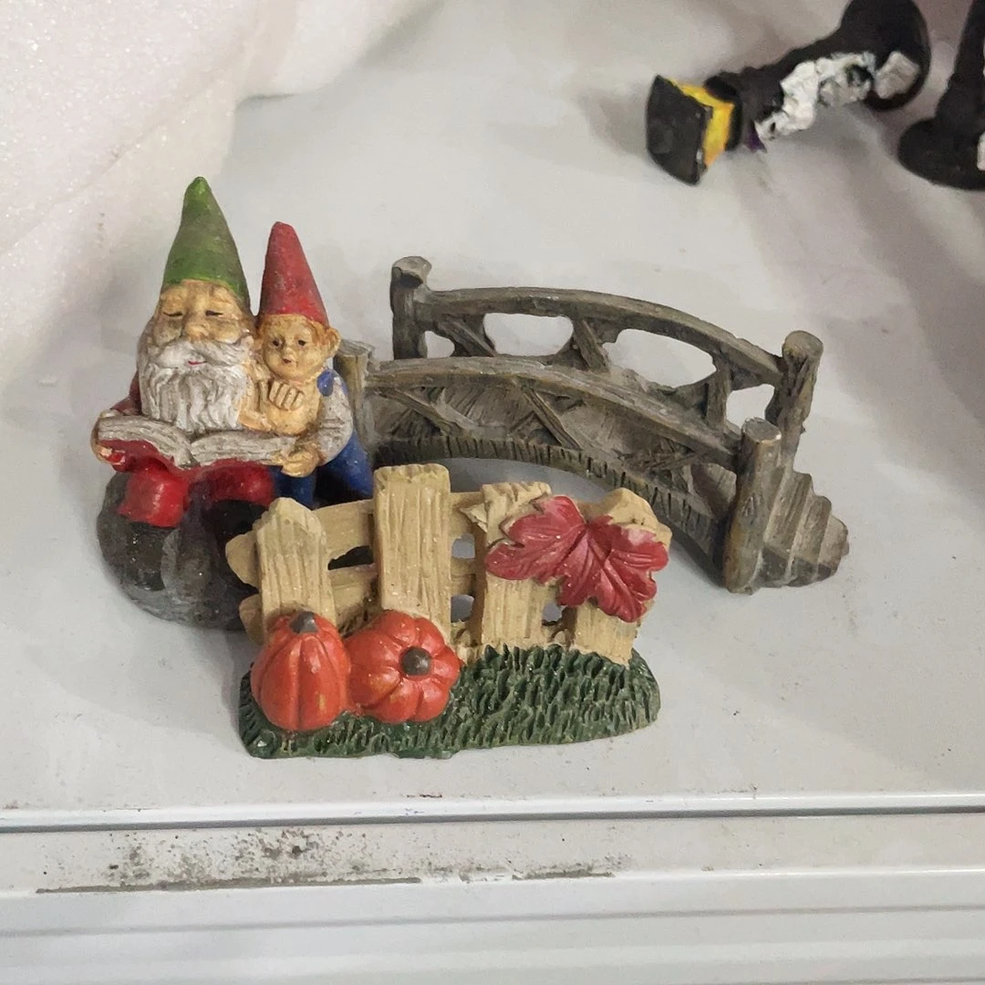 摆件        微瑕。