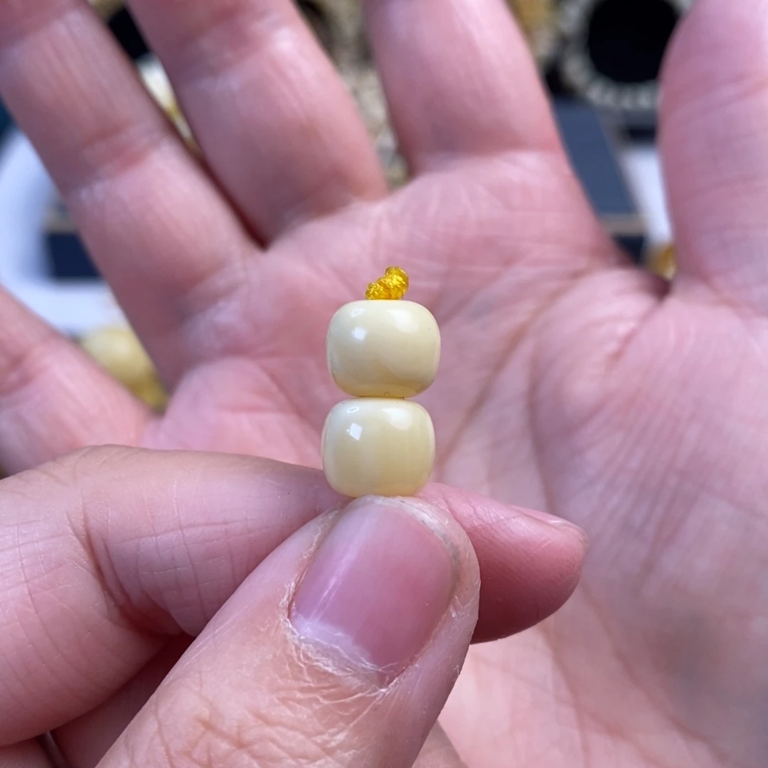 蜜蜡未镶嵌裸石阿尔卑斯奶白老型对珠9