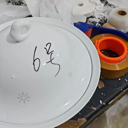 瓷玲珑白色煲一个6号微瑕疵