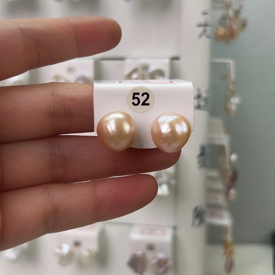 芙***宝非金属巴洛克花瓣耳饰