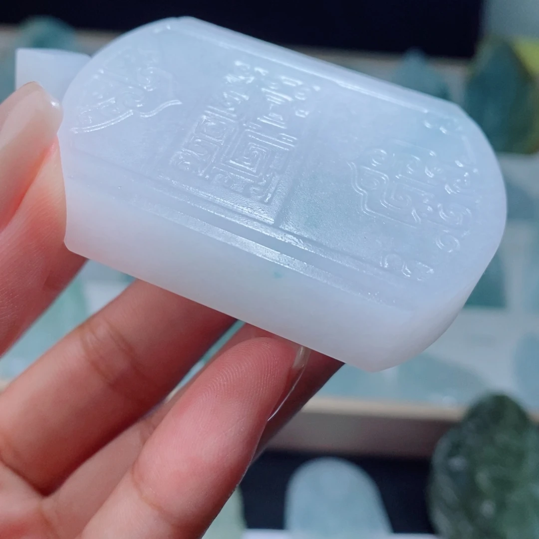 未镶嵌吊坠定制翡翠
