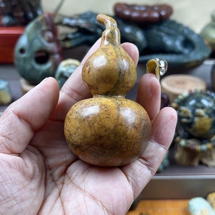 岫岩河磨玉（透闪石质玉）未镶嵌把件老*民