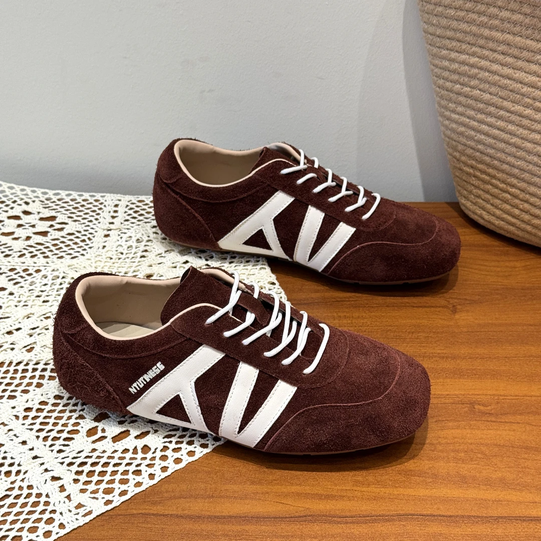 韩版真皮磨砂圆头德训鞋女2025新款秋季平底时髦拼色休闲百搭板鞋