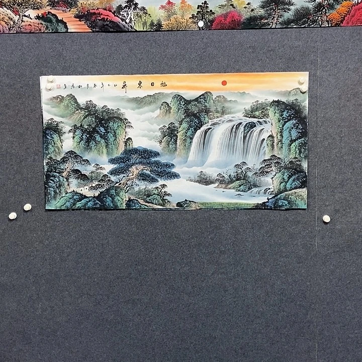 龙***舞国画四尺山水拖地一幅