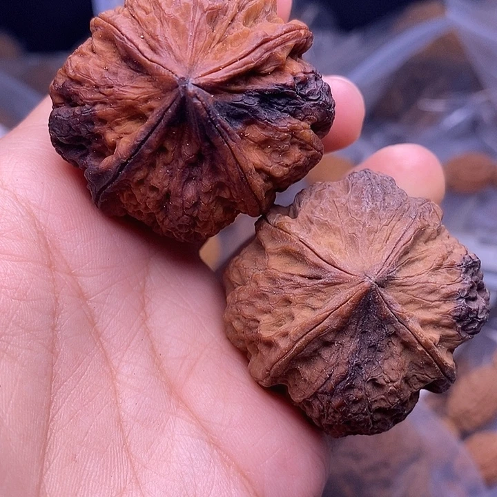 刘***伟吊坠文玩核桃     185