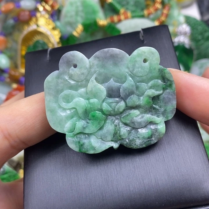 翡翠未镶嵌吊坠(赠链)