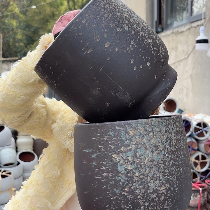 红陶口20高 20两个黑蛋壳