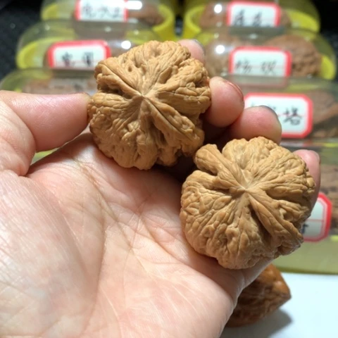 吊坠文玩核桃W****o大粗筋