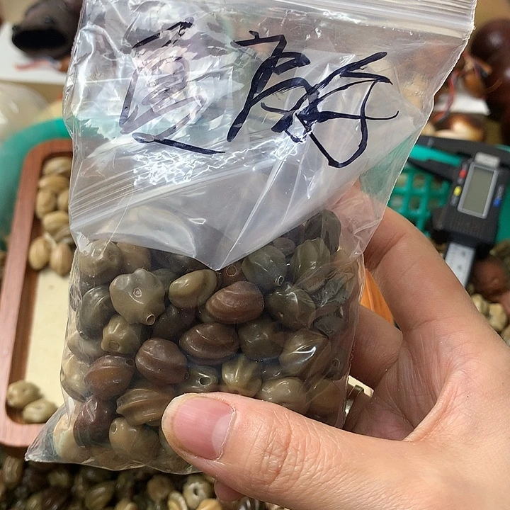 夏***手千眼菩提吊坠龙脊