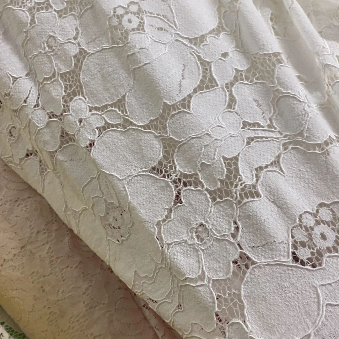2米白色无弹蕾丝面料一份