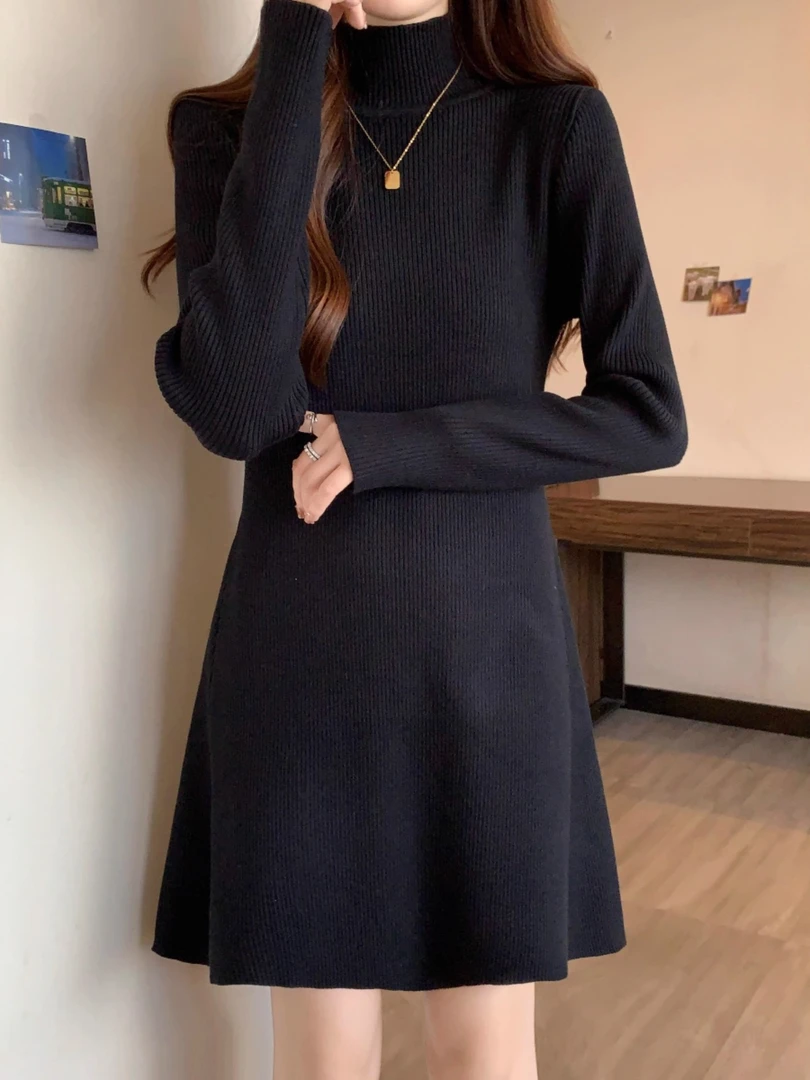 2025秋冬法式大码黑色针织连衣裙女胖mm遮肚显瘦配大衣内搭毛衣裙