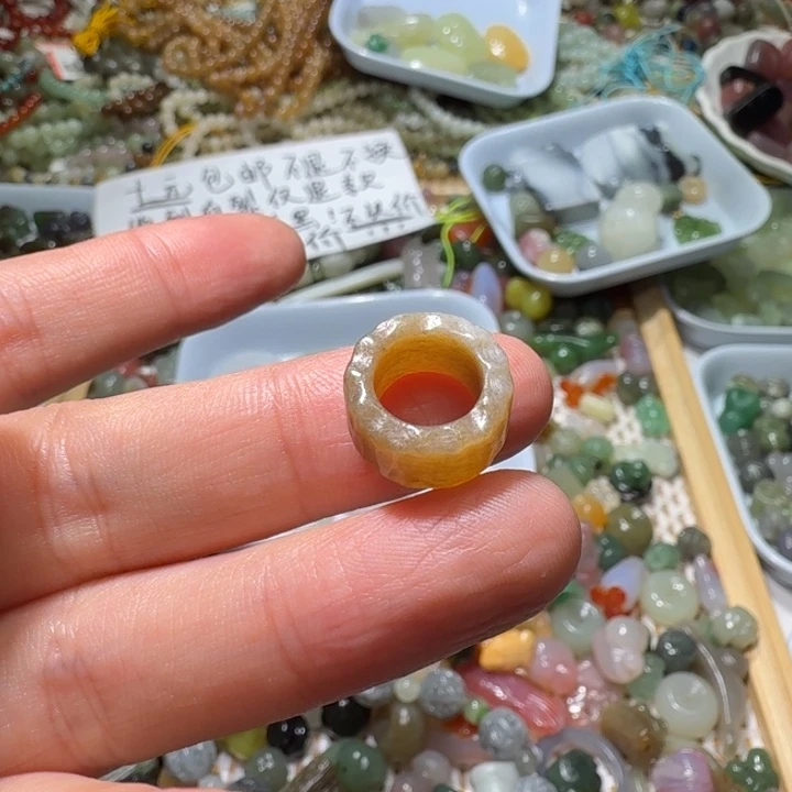 和田玉未镶嵌珠宝半成品辞*