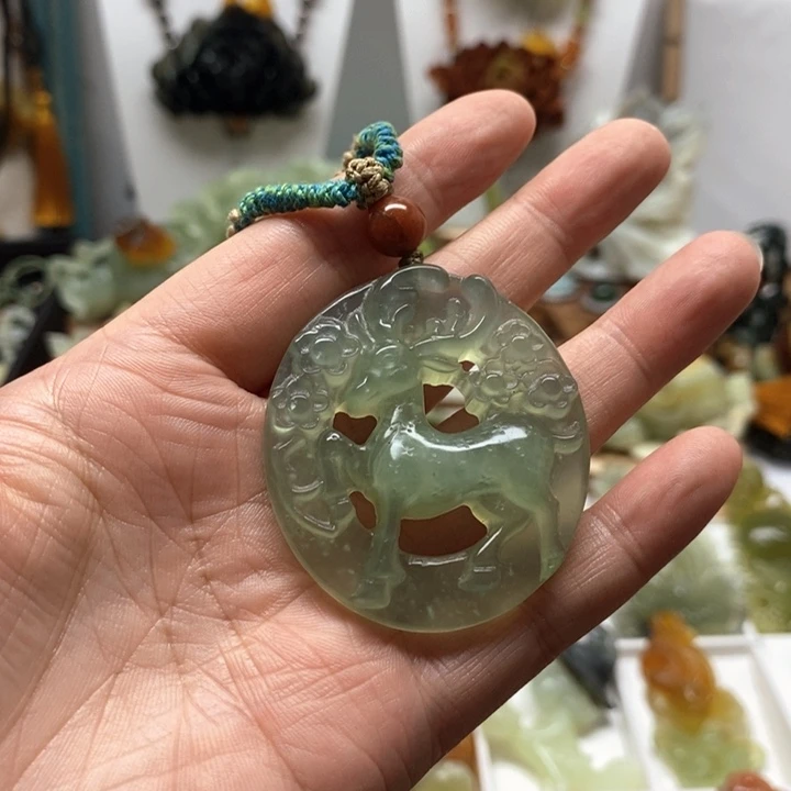 未镶嵌蛇纹石玉颈饰