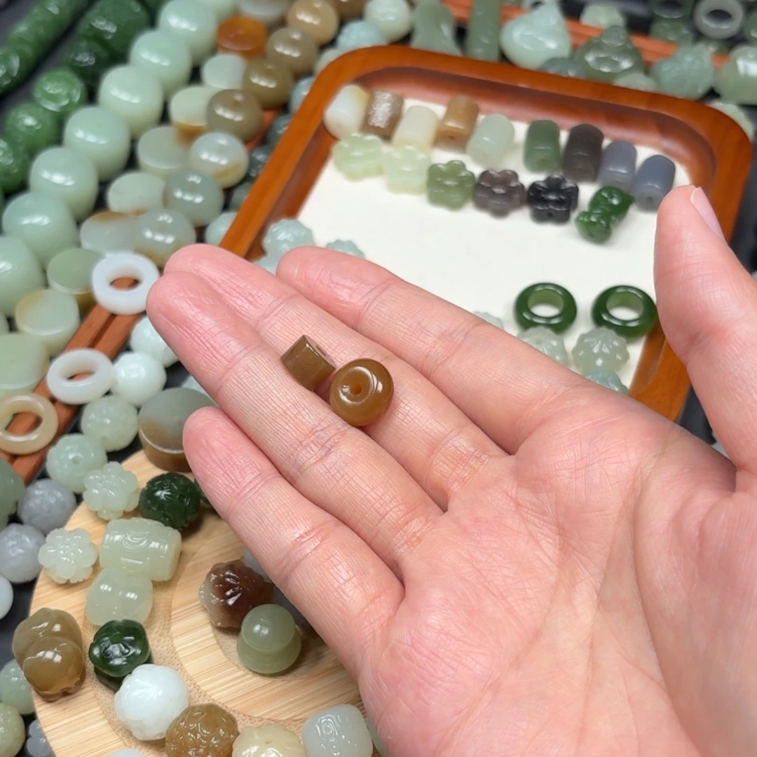 福***）和田玉未镶嵌颈饰