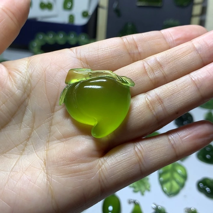 岫玉未镶嵌颈饰吊坠