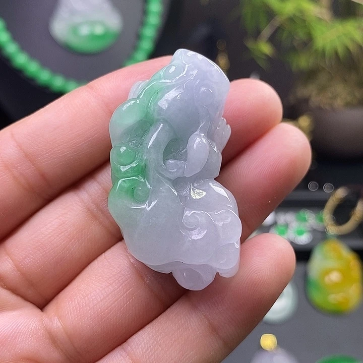 翡翠未镶嵌吊坠(赠链)