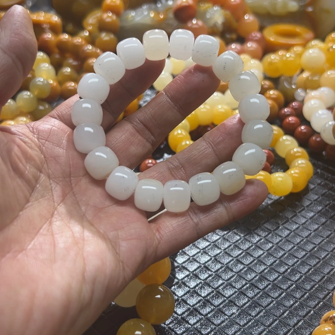 石英质玉未镶嵌颈饰