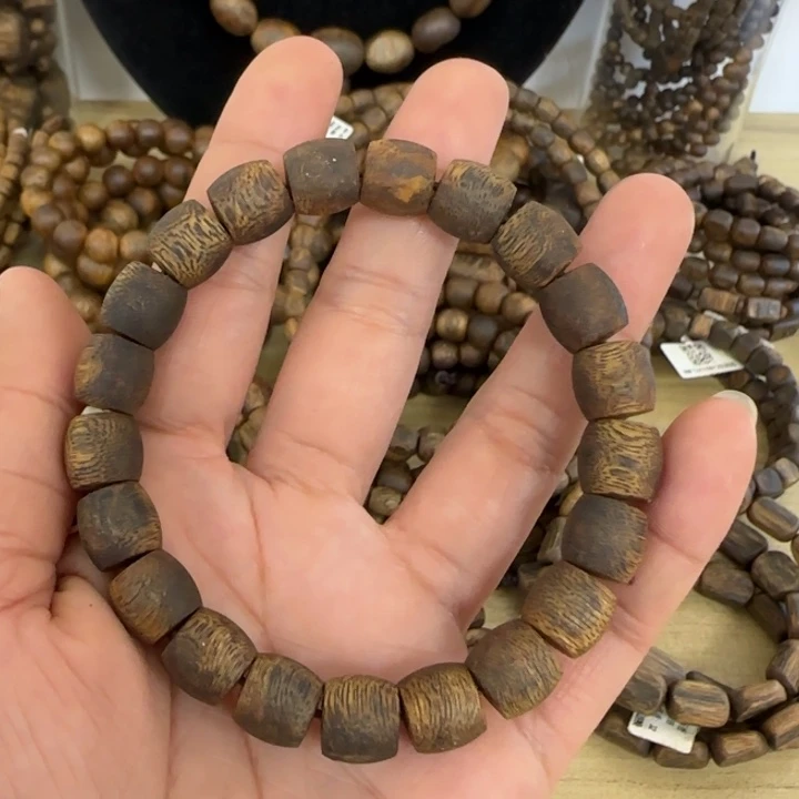 沉香手串流油王多样性发货一条卡10-11克