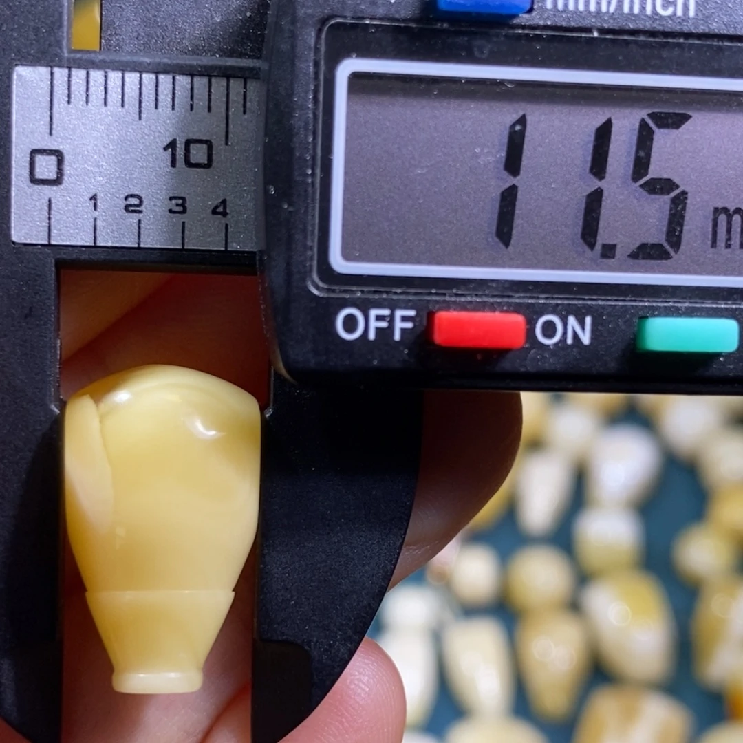 蜜蜡未镶嵌裸石配饰