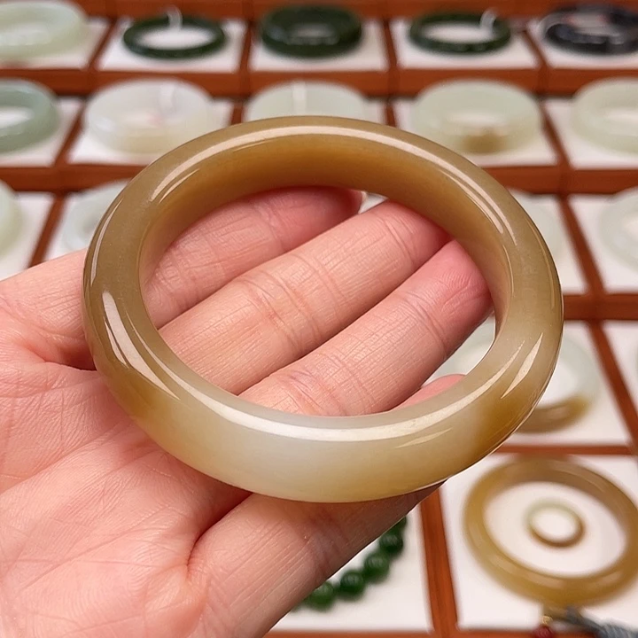 和田玉未镶嵌手镯