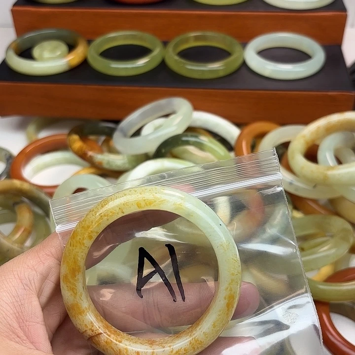 一***笑蛇纹石玉未镶嵌珠宝半成品