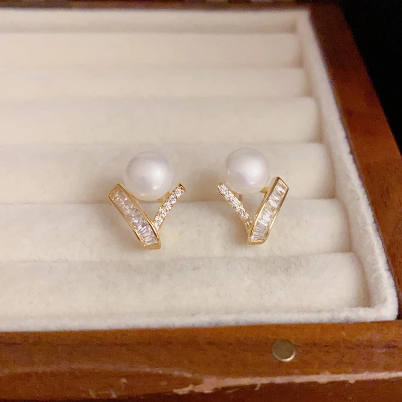 铜合金仿珍珠耳饰 【HD】轻奢气质简约精致时尚小巧锆石V字耳钉经典