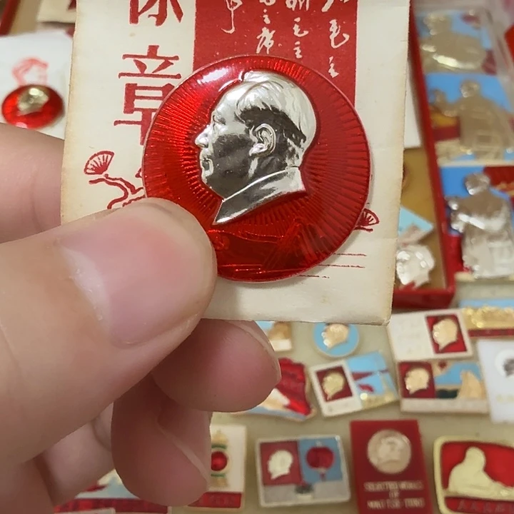 铝弯****哥毛爷爷像章