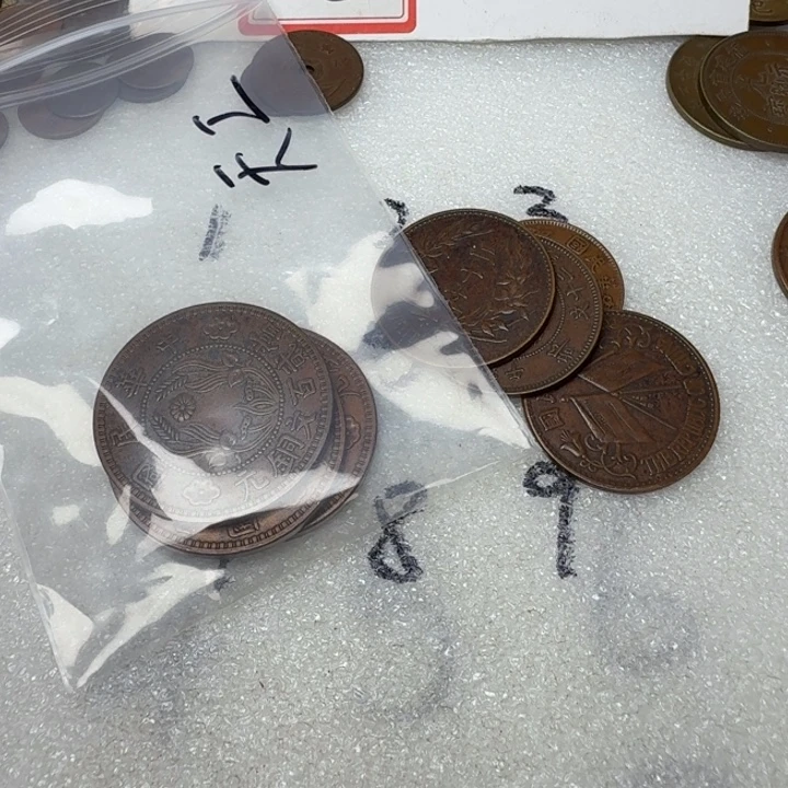 天***阁上7个铜币工艺品摆件