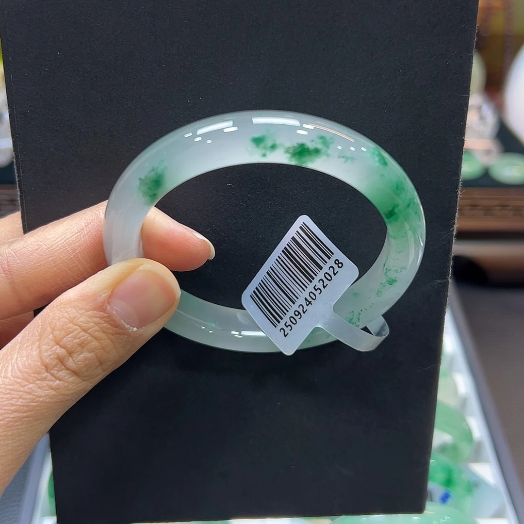 H***晶石英质玉未镶嵌手镯