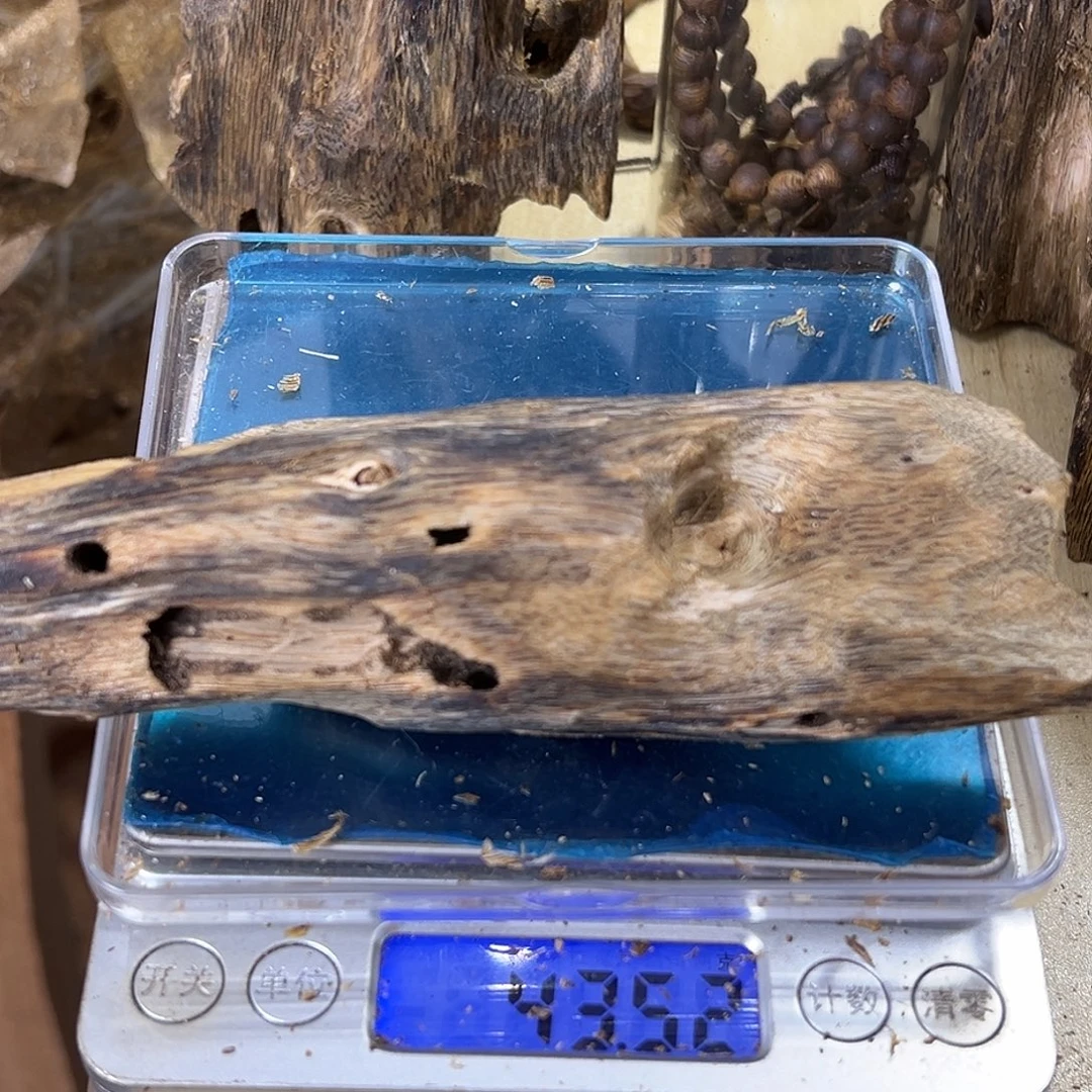 香料绿奇楠虫漏43克蓝宝石