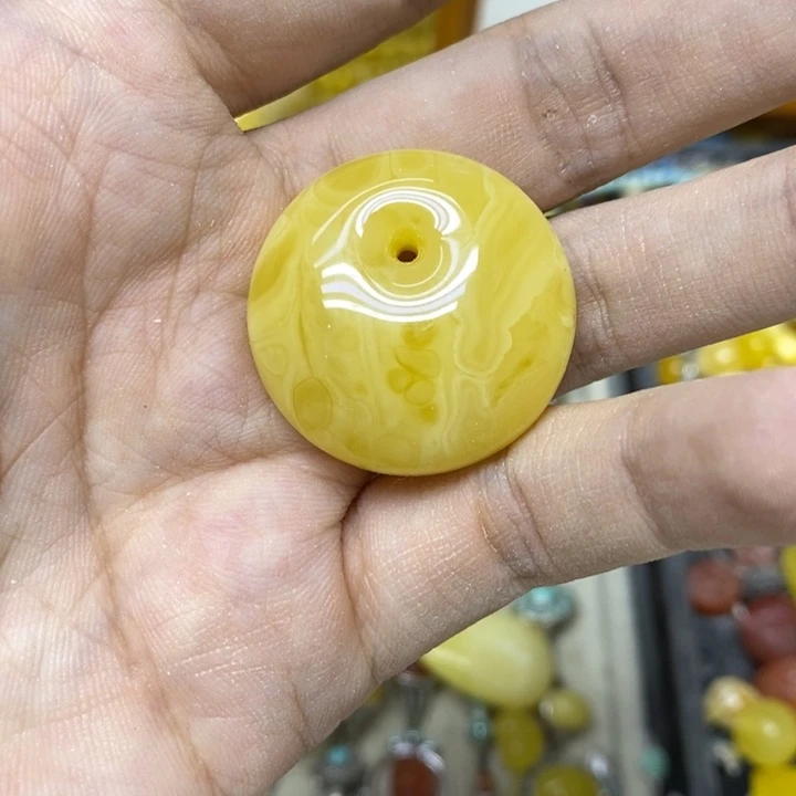 蜜蜡未镶嵌裸石吊坠