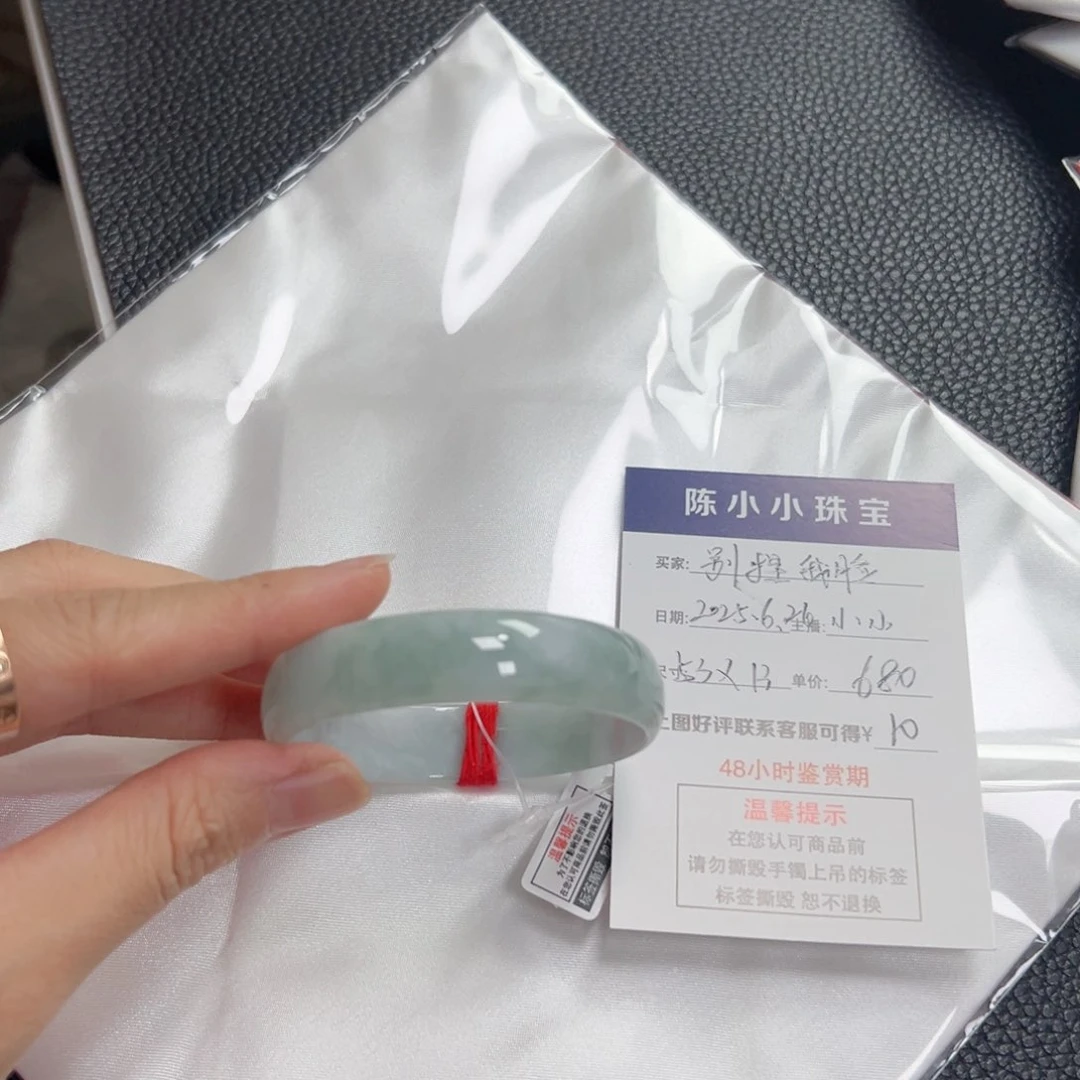 翡翠手镯未镶嵌翡翠手镯