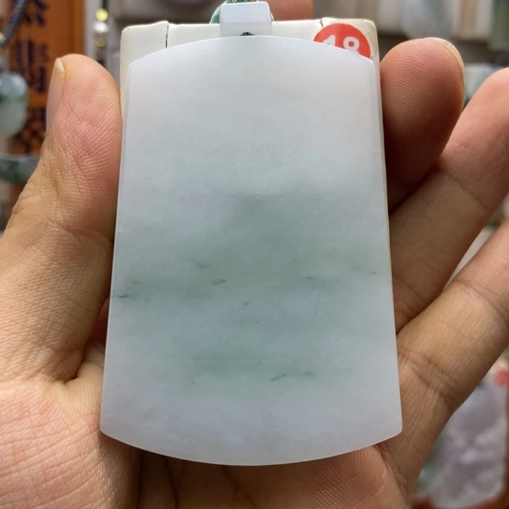 翡翠未镶嵌颈饰改**生每天