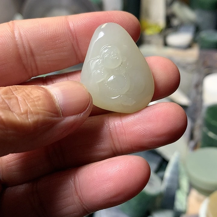 颈饰未镶嵌和田玉（糖玉）