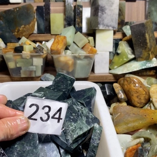 【闪购商品】蛇纹石玉未镶嵌珠宝玉器梧***叶