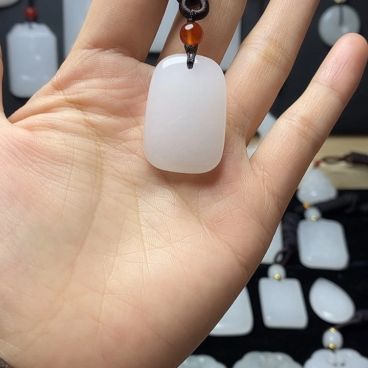 石英质玉颈饰未镶嵌