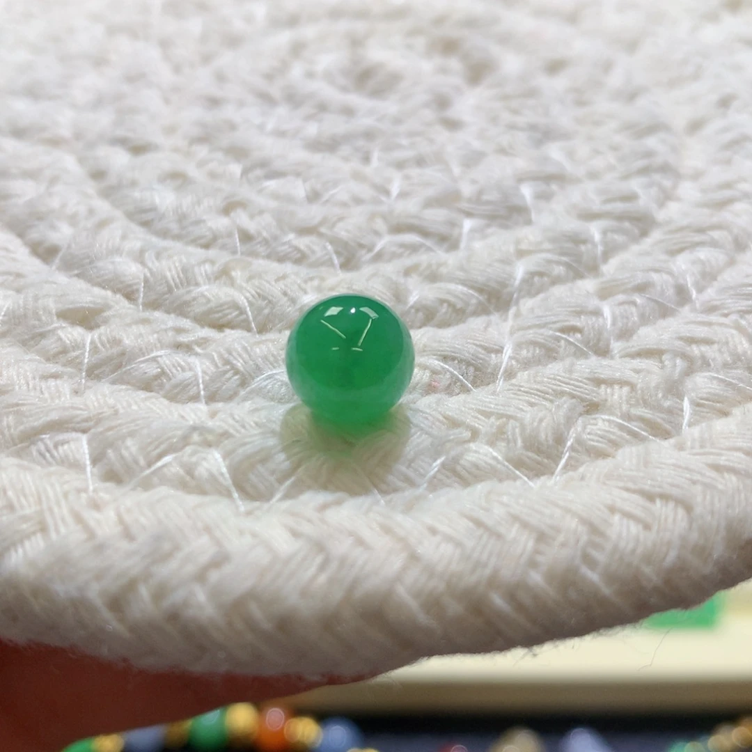 定制翡翠未镶嵌 毛货抛光定制 甜色果阳绿 卡8.5