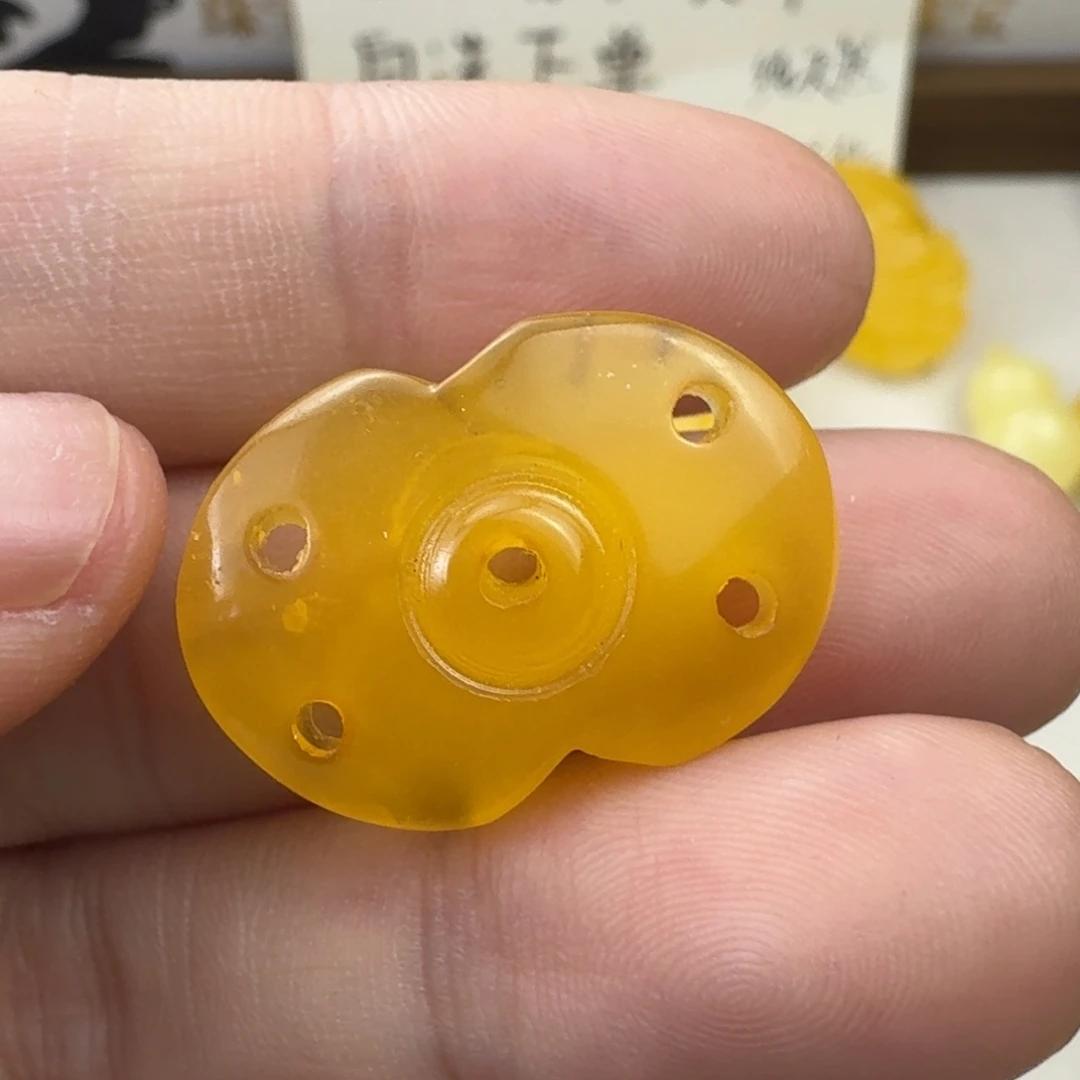 蜜蜡未镶嵌珠宝奇石全品 25.6×17.9×7.2mm