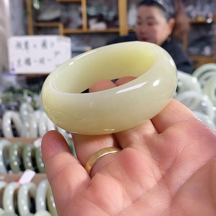 和田玉未镶嵌手镯57