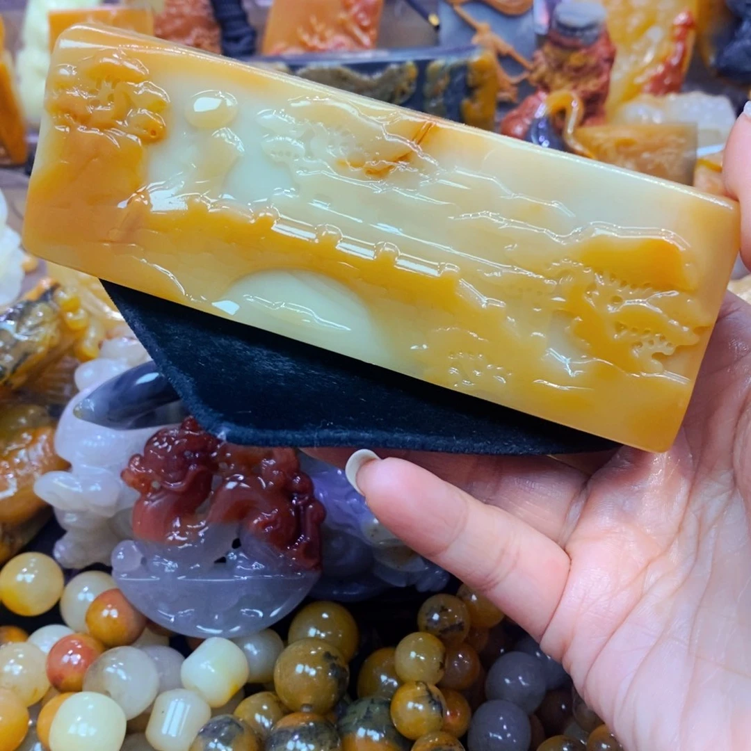 未镶嵌石英质玉（黄龙玉）手链