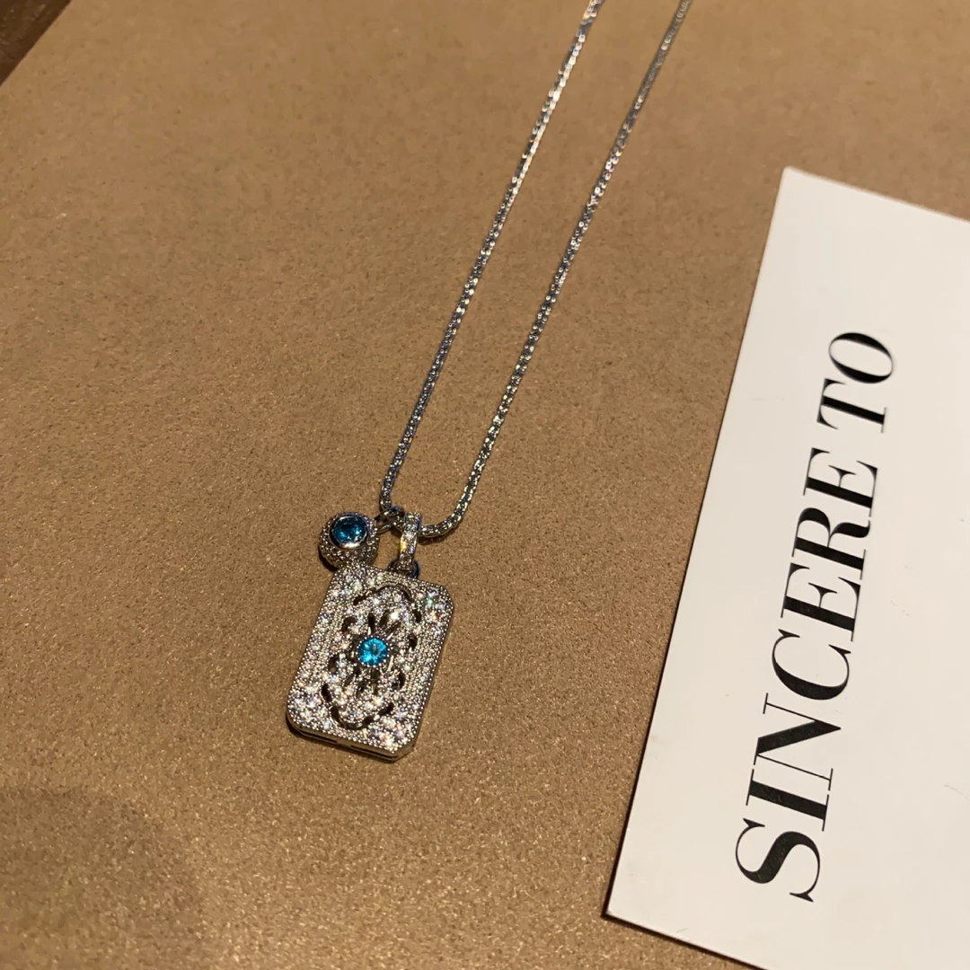 铜合金项链 中古超闪蓝色满钻无事牌项链女精致镂空轻奢感锁骨链